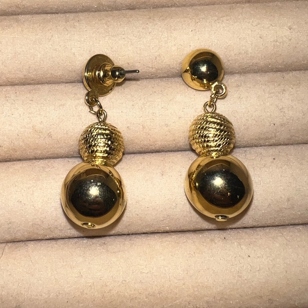 ⭐️Vintage Gold Tone Triple Beaded Dangle Earrings - Picture 3 of 5
